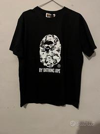 t-shirt nera