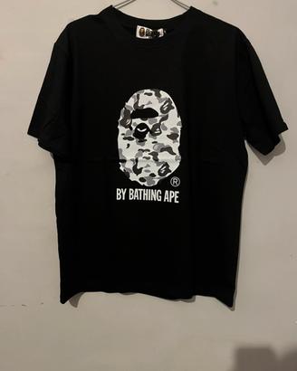 t-shirt nera