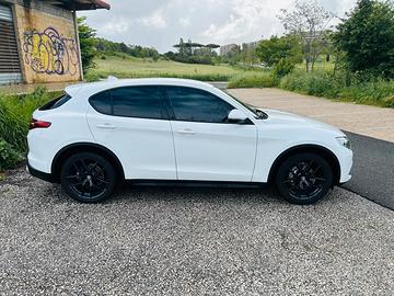 Alfa STELVIO 2.2 B-Tech 190cv