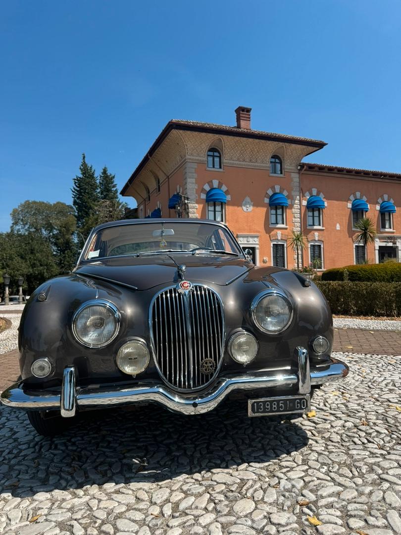 Jaguar 240 1960 photo 2