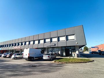 Locale commerciale in viale Tricesimo