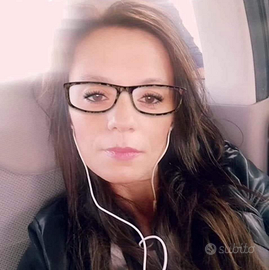 Addetta alle pulizie o al banco