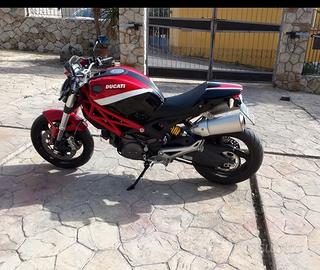 Ducati Monster 696