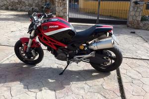 Ducati Monster 696