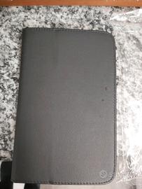Custodia a libro per tablet da 7 pollici nera.
