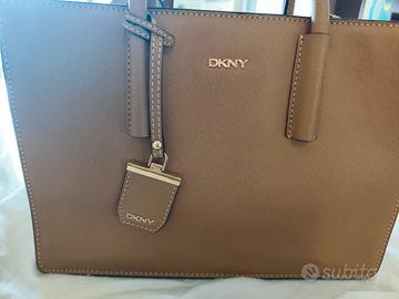BORSA DKNY con manici e tracolla 