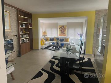 Casa indipendente su 3 livelli con 3 appartamenti