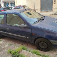 Clio anno 2000