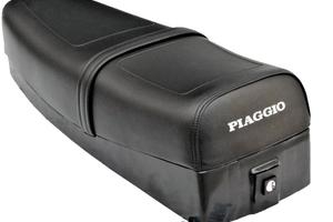 Sella nera lunga Scritta Piaggio con serratura Ves