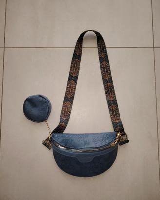 Marsupio a tracolla blu in similpelle ricamata