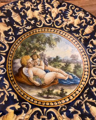 Grande piatto in maiolica policroma