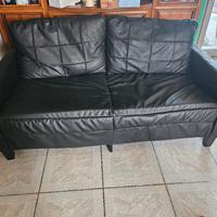 Piccolo divano finta pelle