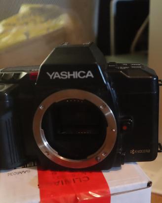 Macchina fotografica kyocera yashica 200 af