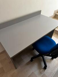 Scrivania e sedia da ufficio misure 130 x70