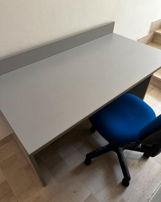 Scrivania e sedia da ufficio misure 130 x70
