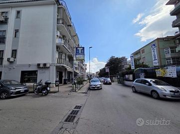 NEGOZIO A NAPOLI