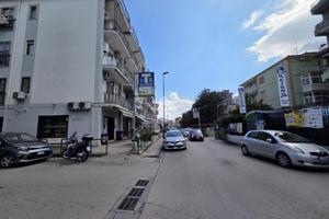 NEGOZIO A NAPOLI