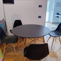 tavolo e sedie stile scandinavo