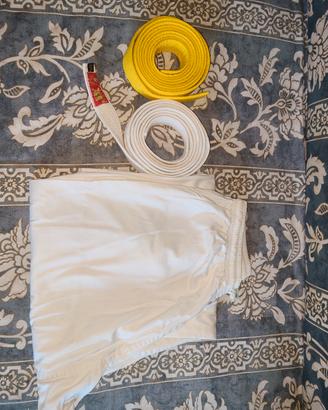cinture e pantaloni e casacca karate