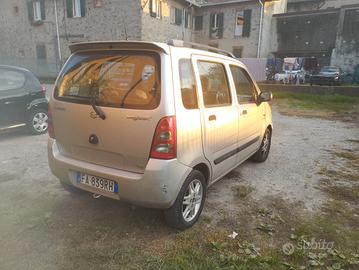 Suzuki Wagon R+ con lavoretti da fare