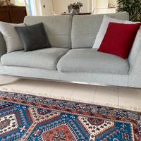 Due divani da 3 posti l’uno