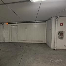 Grande garage zona Piazza Adriano - Bolzano