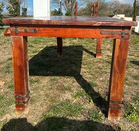 Tavolo in legno massello con 4 sedie