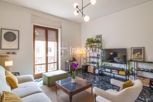 Ampio e luminoso appartamento all'ultimo piano con