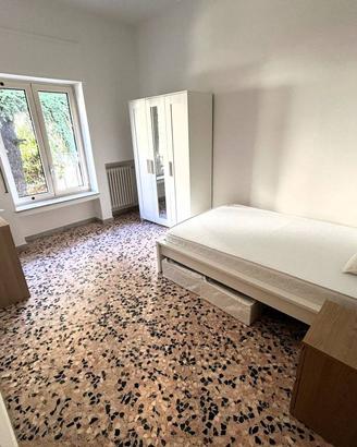 Stanza in appartamento di 143 m² a Bari