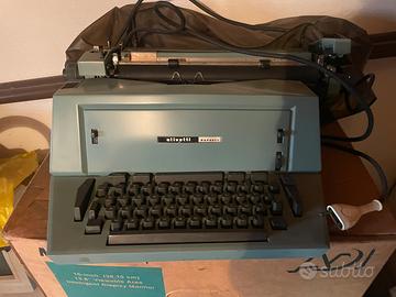 Macchina da dcrivere vintage anni 60