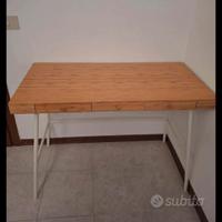 Ikea scrivania