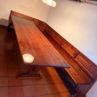 Tavolo in legno massiccio con panca angolare cont