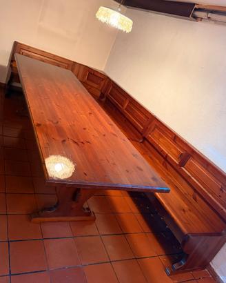 Tavolo in legno massiccio con panca angolare cont