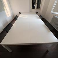 Scrivanie bianche per ufficio, studio, coworking