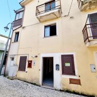Appartamento su 2 livelli, 3 vani ed accessori