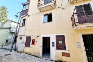 Appartamento su 2 livelli, 3 vani ed accessori