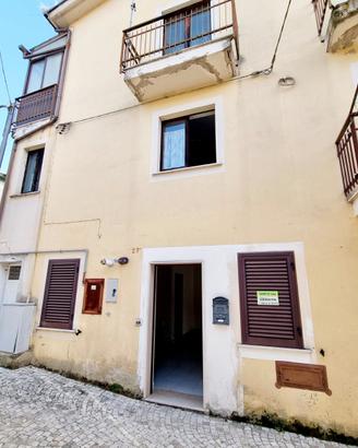 Appartamento su 2 livelli, 3 vani ed accessori