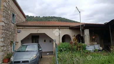 CASA SEMINDIPENDENTE A ALATRI