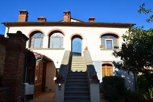 PRIVATO vende appartamento in colonica