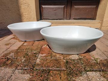 coppia di lavabi ciotola con rubinetti