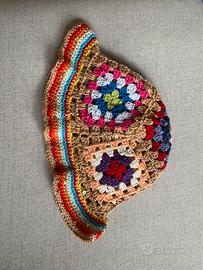 Cappellino donna in cotone realizzato a mano