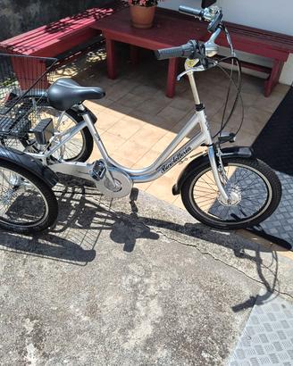Triciclo a pedalata assistita