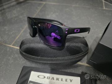 Oakley Holbrook 