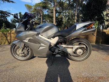 VFR 800 V-TEC - 2004 - €2795