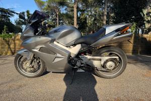 VFR 800 V-TEC - 2004 - €2795