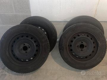 Cerchi in ferro con gomme invernali