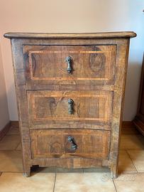 Antica Cassettiera Vintage in Noce a Tre Cassetti