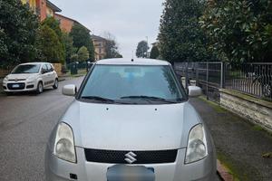 AUTO SUZUKI SWIFT