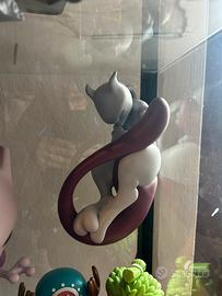 Figure pokemon mew two