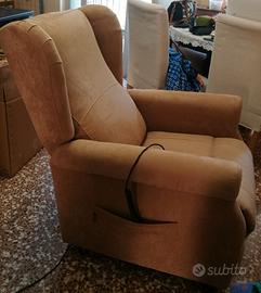 Poltrona relax elegante con alzata assistita